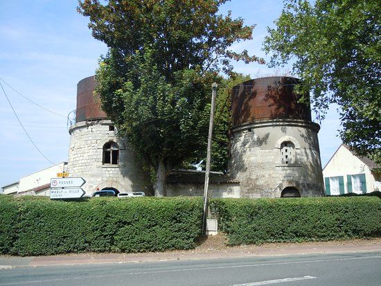Chateaux d'Eau Les Jumeaux