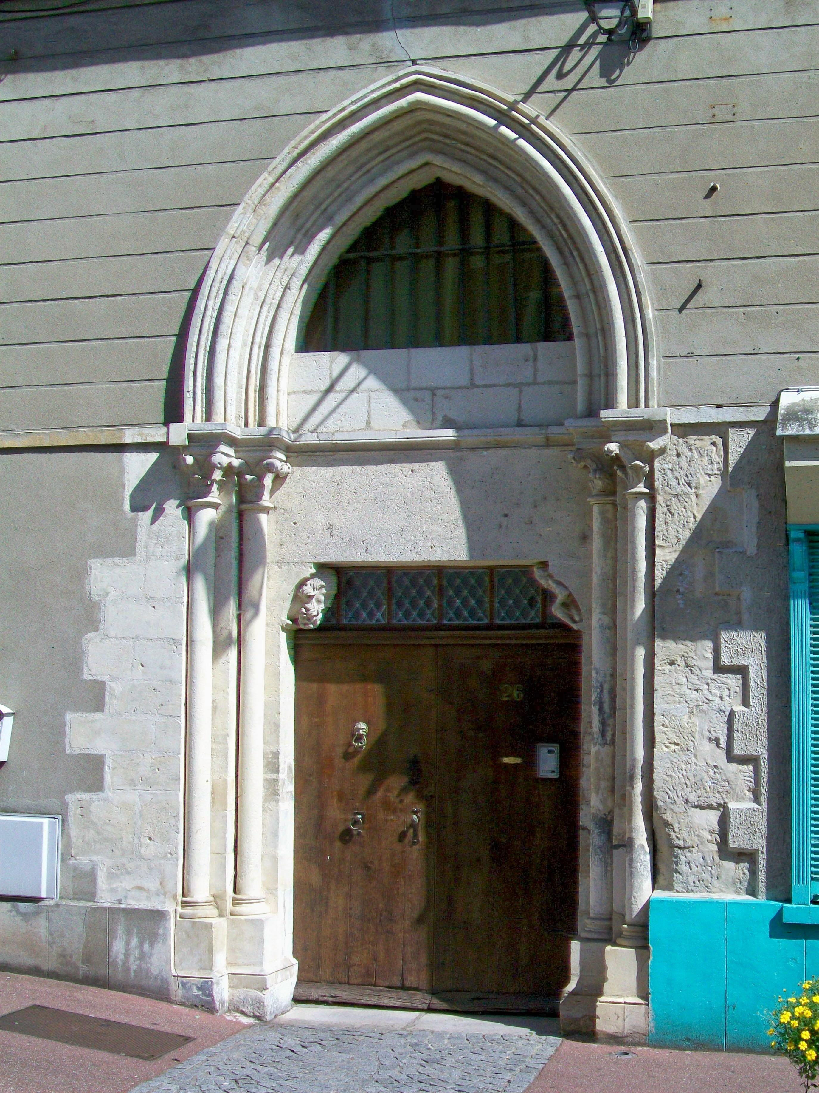 hôtel-Dieu de Louvres