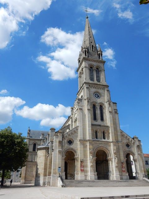 Basilique de la Sainte Tunique du Christ